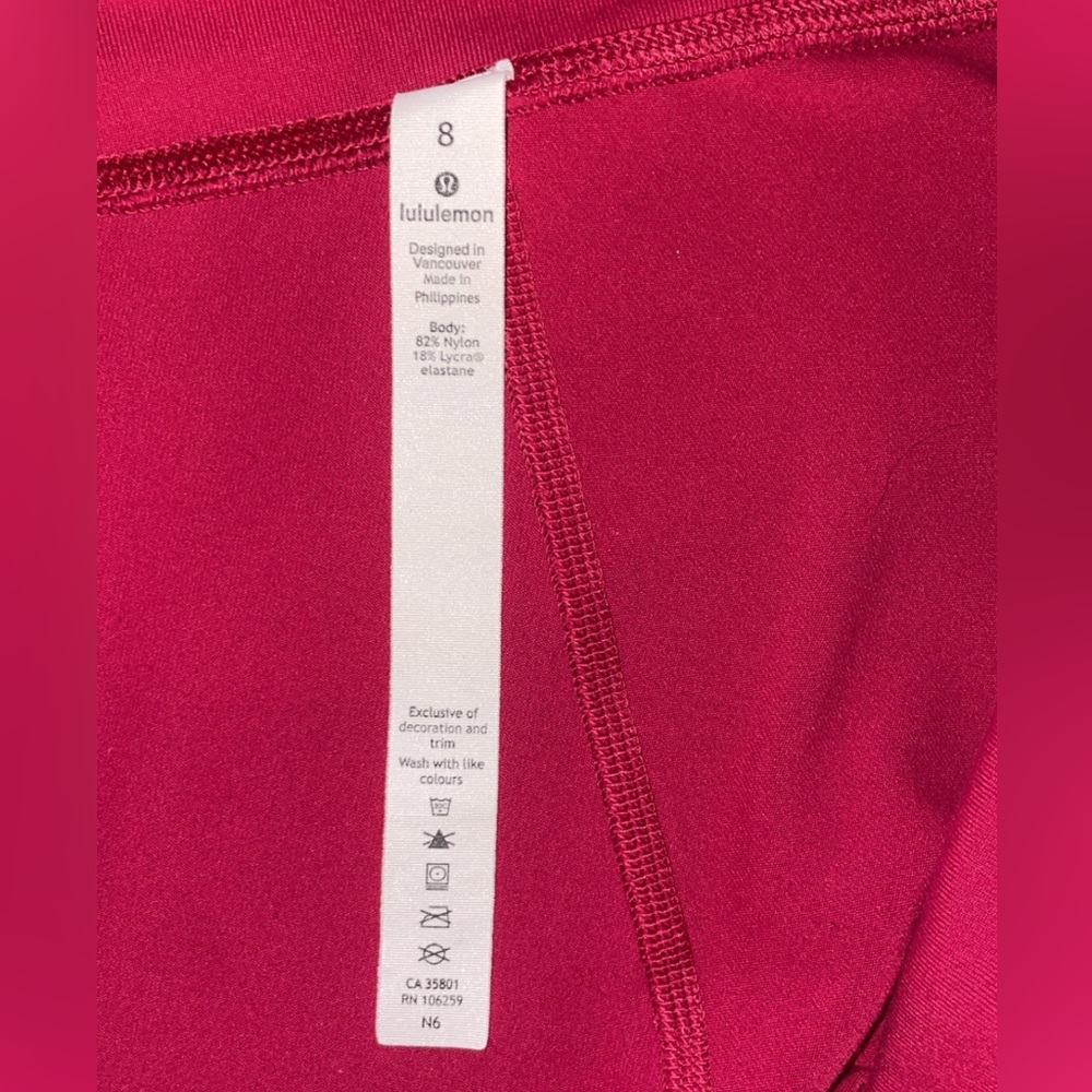 Lululemon Raspberry Capri Leggings - Size 8 - Picture 3 of 10